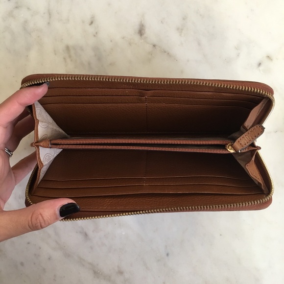 Camel Michael Kors Wallet - Picture 2 of 3